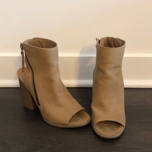Tan open toed booties.
